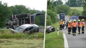 Na Bruntálsku zemřel motorkář po srážce s nákladním a osobním vozem.