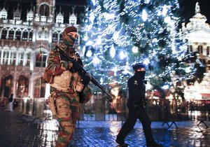 Stejně jako v Bruselu budou mít policisté zvýšenou pohotovost i v Česku. Minimálně do Nového roku.