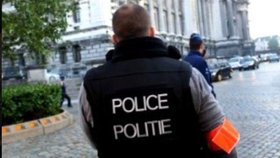 Belgická policie uzavřela rozsáhlou oblast v centru Bruselu poté, co strážníci při dopravní kontrole objevili v jednom voze plynové lahve.
