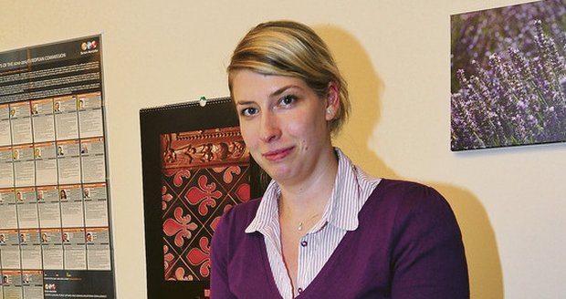 Asistentka poslance Ouzkého Lucie Králíčková připravuje stěhování kanceláře