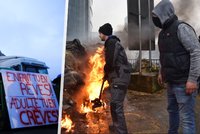 Farmáři protestují v Bruselu. Před schůzkou ministrů zemědělství zablokovali ulice traktory