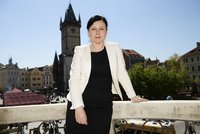 Trapas v Bruselu: Jourová letěla za šéfem, čekal ji jen úředník!