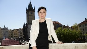 Minulý čtvrtek přijal ministryni pro místní rozvoj Jourovou místo šéfa Evropské komise Jeana-Clauda Junckera (59) jen ředitel jeho kabinetu.