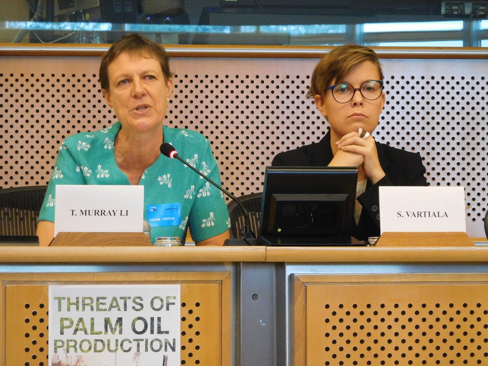 Palmový olej řešili i v Bruselu: Odbornice Tania Murray Li z University of Toronto a Finka Sonja Vartiala z Finnwatch