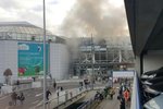 Exploze na letišti v Bruselu, lidé prchají v panice