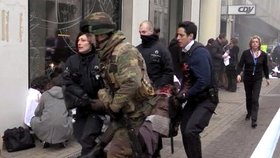 Po teroru ISIS v Bruselu zatkli tři lidi. A na letišti našli kalašnikov