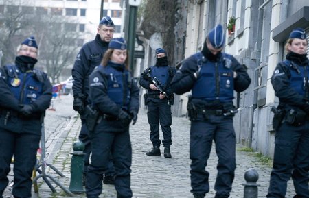 V Bruselu začal proces s teroristou Abdeslamem. Před budovou soudu hlídkují desítky policistů.