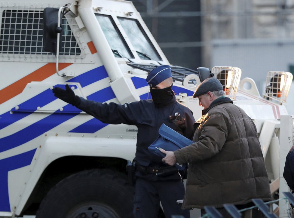 V Bruselu začal proces s teroristou Abdeslamem.