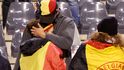 Fotbaloví fanoušci opouští zápas po střelbě v Bruselu (17.10.2023)