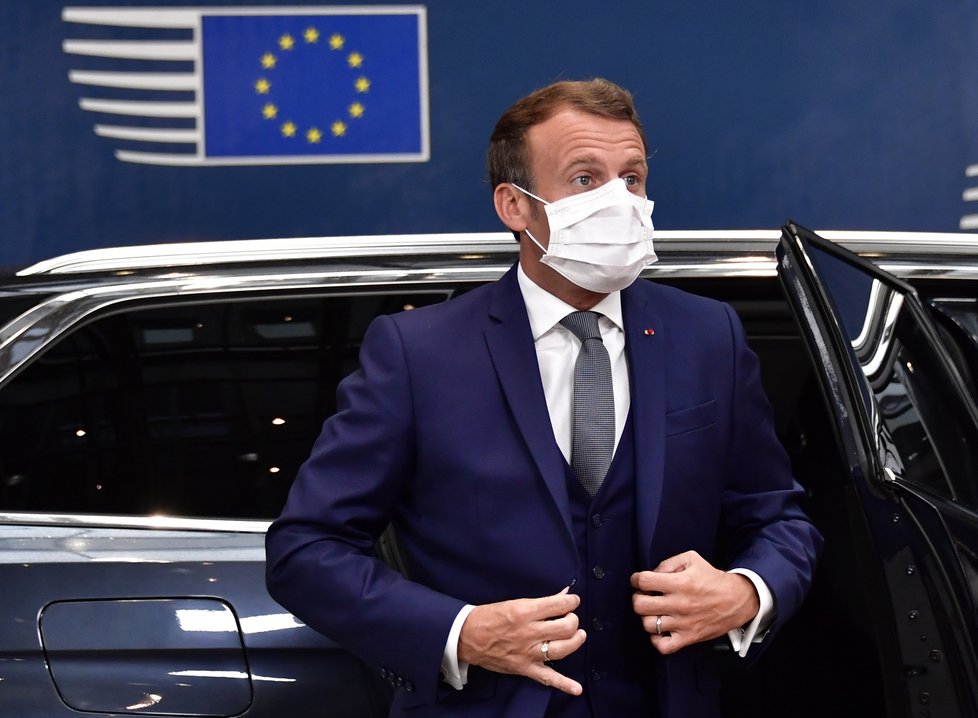 Emmanuel Macron na summitu EU v Bruselu (17.7.2020)