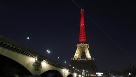 Eiffelova věž v barvách belgické vlajky