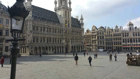 Téměř liduprázdné náměstí v Bruselu
