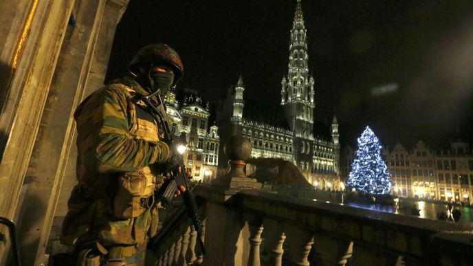 V Bruselu začal protiteroristický zásah, policisté blokují ulice kolem slavného náměstí Grande Place