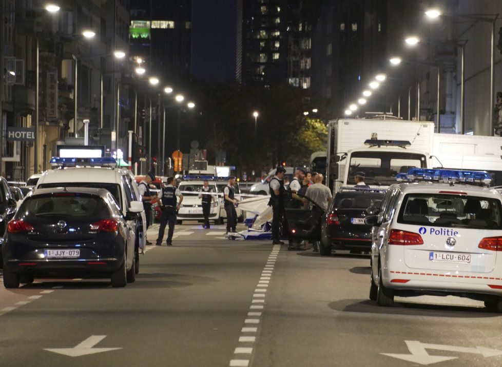 Útočník v Bruselu napadl nožem hlídku, ta ho postřelila.