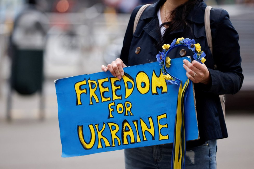 Válka na Ukrajině: Protest v Bruselu proti ruské agresi a proti konání Německa ohledně energií dovážených z Ruska (29.4.2022)