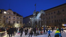 Počasí zrušilo bruslení u Jošta: „Pod žirafou“ se projelo 19 tisíc lidí, nyní se led už zahřívá