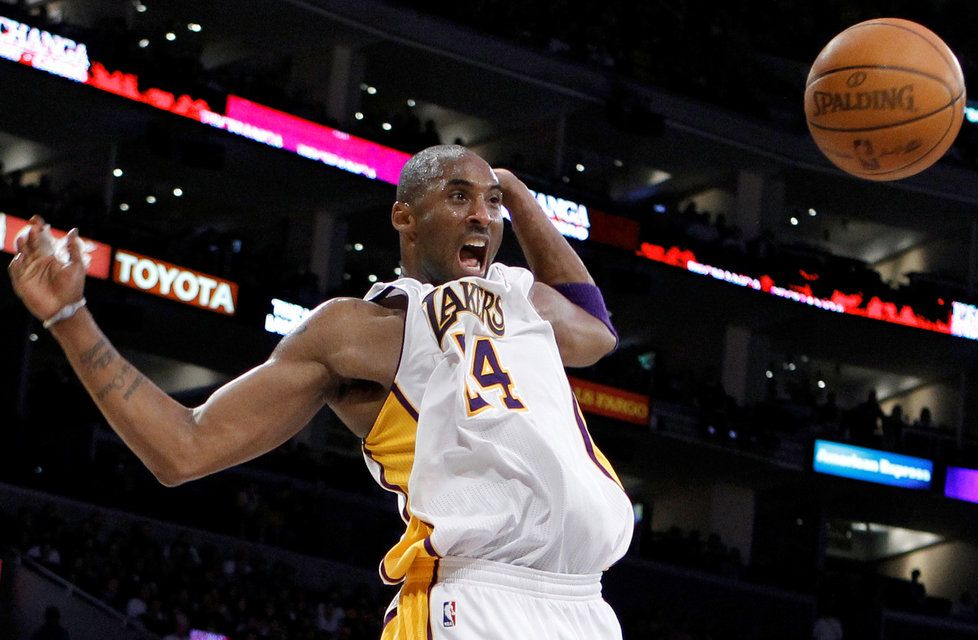 Ikona NBA, hvězda světového formátu a modla Los Angeles Kobe Bryant zemřel v neděli 26. ledna. V troskách zříceného vrtulníku záchranáři identifikovali i jeho třináctiletou dceru Gigi.