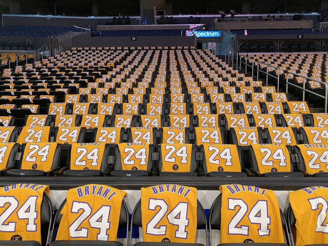 Lakers uctili památku legendy Kobeho Bryanta pompézně