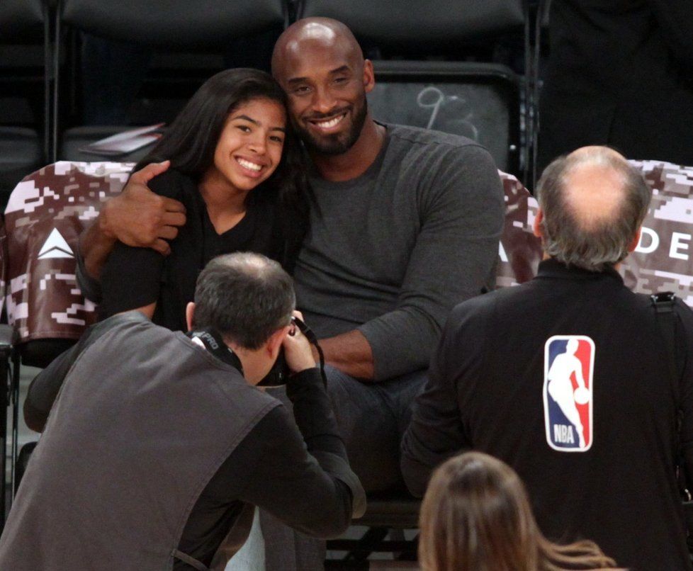 Někdejší hvězda NBA Kobe Bryant se svojí třínáctiletou dcerou Gigi, která se vydala v jeho basketbalových šlépějích