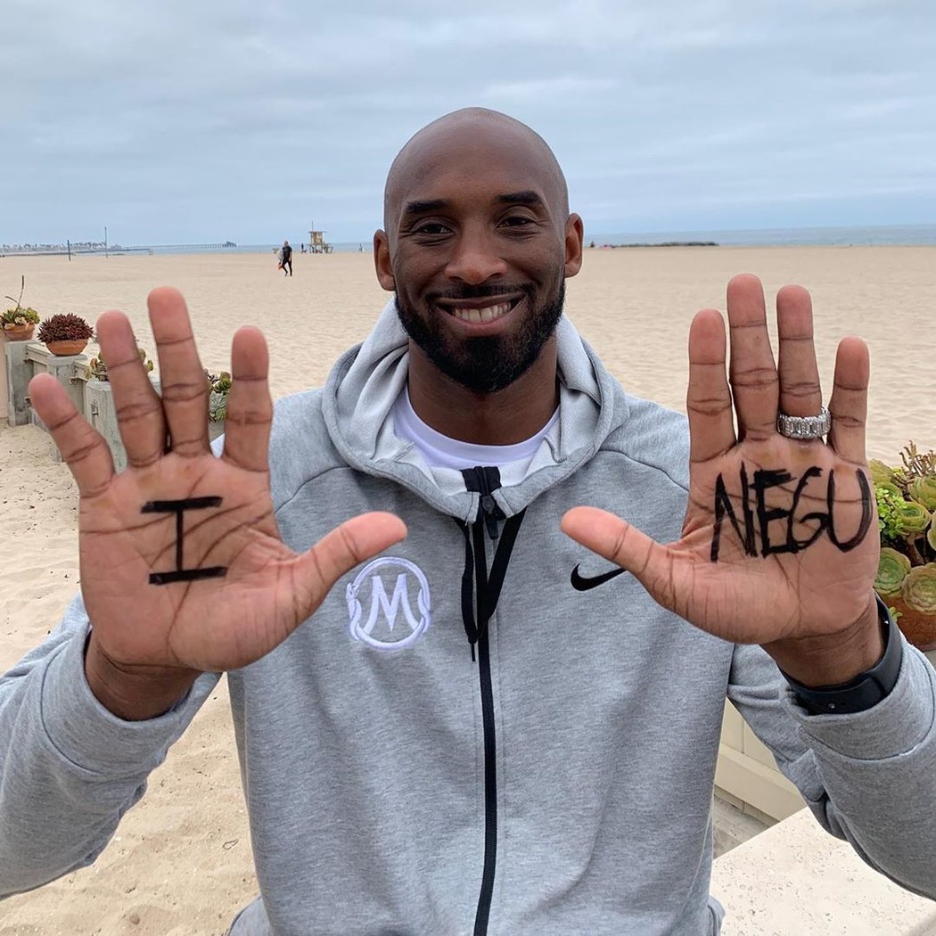 Legendární basketbalista Kobe Bryant tragicky zahynul po pádu vrtulníku