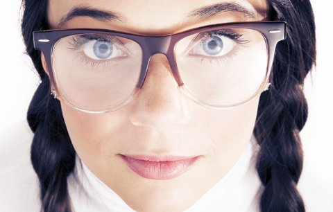 Brýle, čočky nebo oční operace? Blesk poradí, co si vybrat!