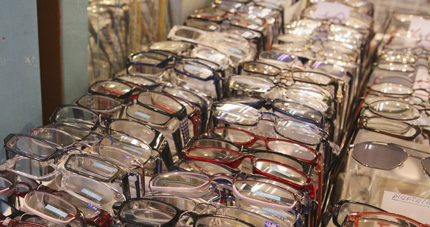 Pojišťovny přestanou proplácet brýle lidem nad 14 let. Již od srpna