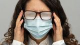 Používáte při nošení respirátoru sprej proti zamlžování brýlí? Experti: Může být jedovatý