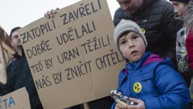 Protest proti „arogantnímu“ Mládkovi: Brzkovští cinkali klíči kvůli ministrovi