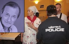 Útok na památku Brzobohatého! V divadle zasahovala a policie a Gregorová měla co vysvětlovat