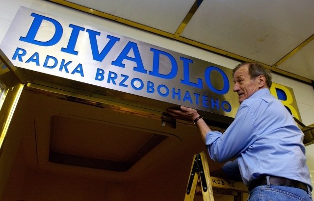 Radek Brzobohatý se své vysvěné divadlo otevřel v roce 2004