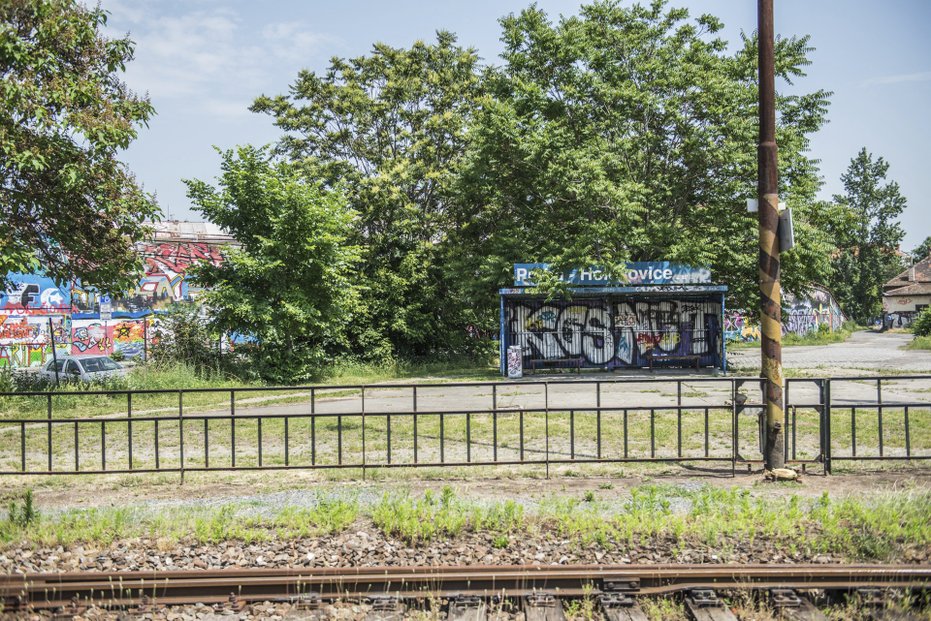 Reportáž E15: obří brownfield v Bubnech čekají změny, prohlédněte si jeho současný stav Reportáž E15: obří brownfield v Bubnech čekají změny, prohlédněte si jeho současný stav