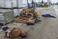 ONLINE: Při masakru v Buči umíraly i děti. Ukrajinci zadržují slzy a mluví o genocidě