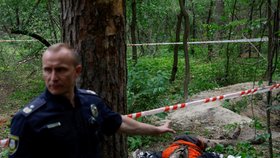 V Buči probíhá exhumace těl z hromadných hrobů (13.6.2022)