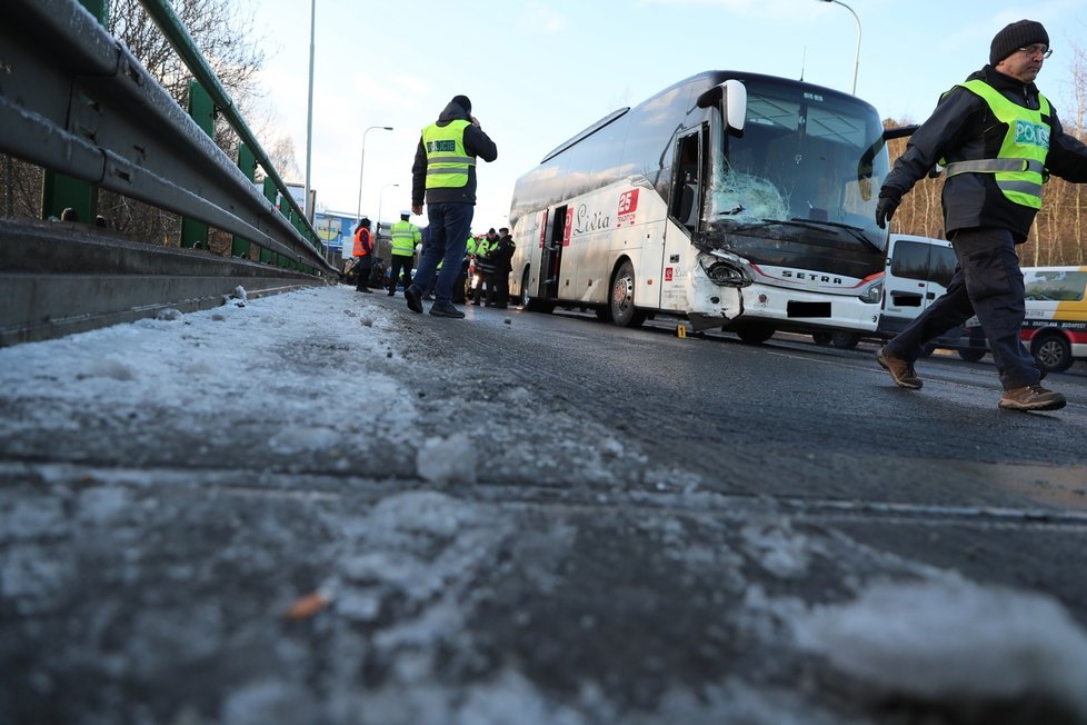 Nehoda v Bucharově ulici 12. února 2020.