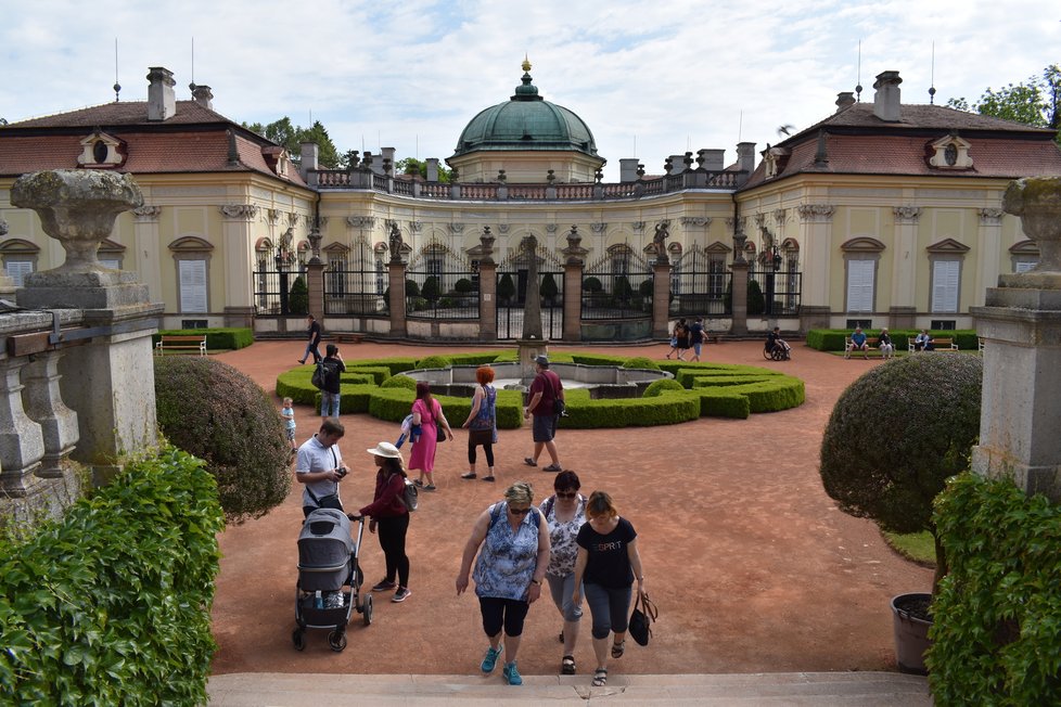 Rozvolnění v Česku: Lidé si užívali výletu a prohlídek na zámku Buchlovice (5. 6. 2021)