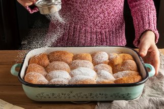 Tradiční a české: 7 receptů na nadýchané rohlíčky, buchty, koláče i vdolky