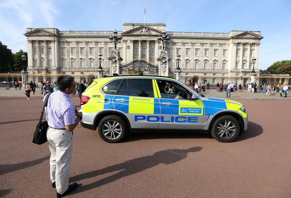 Britská policie zatkla muže podezřelé z neonacismu.