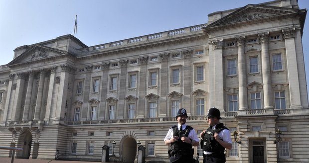 Buckinghamský palác potřebuje mnoho oprav, královna se snaží získat peníze