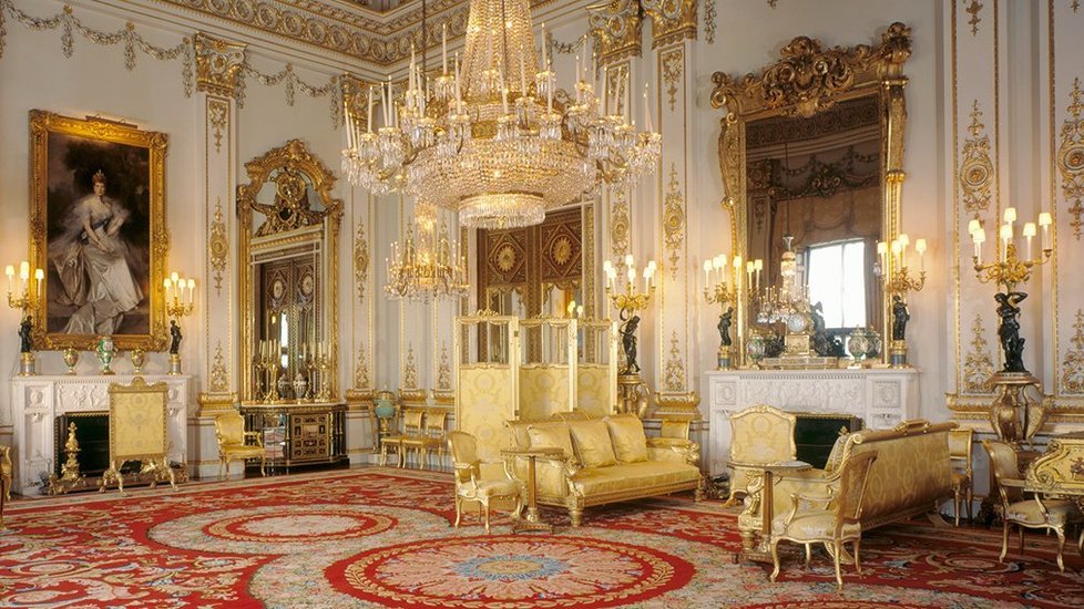 Slavná White Drawing Room, která rodině slouží jako místo setkání před oficiální událostí.