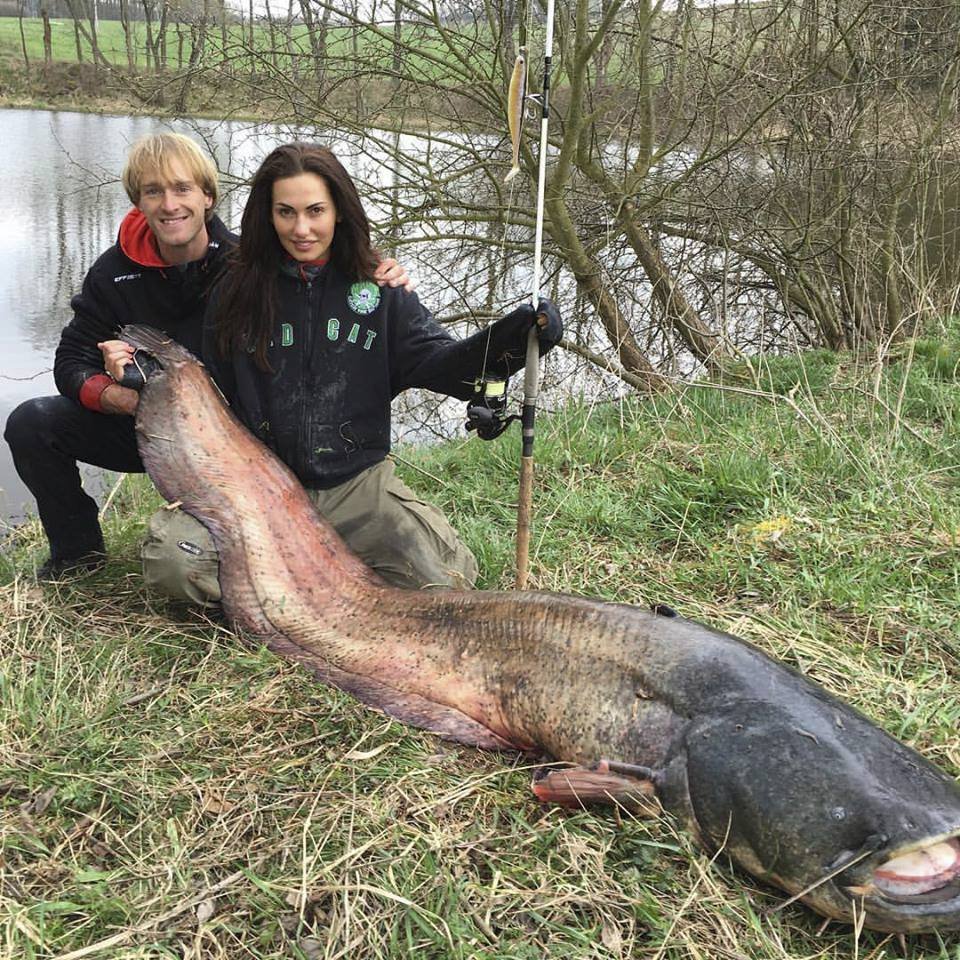 Eliška Bučková s Jakubem Vágnerem chodí na ryby.