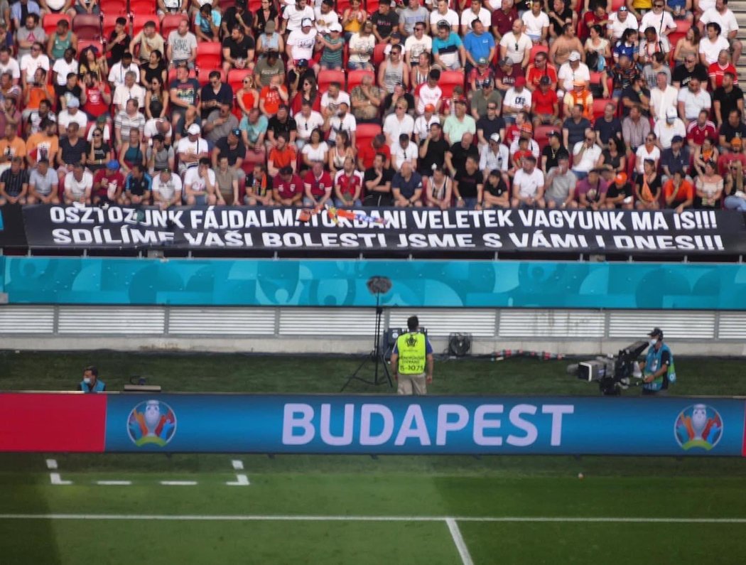 Krásný vzkaz maďarských fandů do Česka.