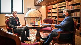 Český premiér Andrej Babiš (ANO) a jeho maďarský protějšek Viktor Orbán jednají o koronavirové krizi v Budapešti (5. 2. 2021)
