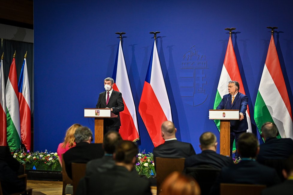 Český premiér Andrej Babiš (ANO) a jeho maďarský protějšek Viktor Orbán jednají o koronavirové krizi v Budapešti (5. 2. 2021).