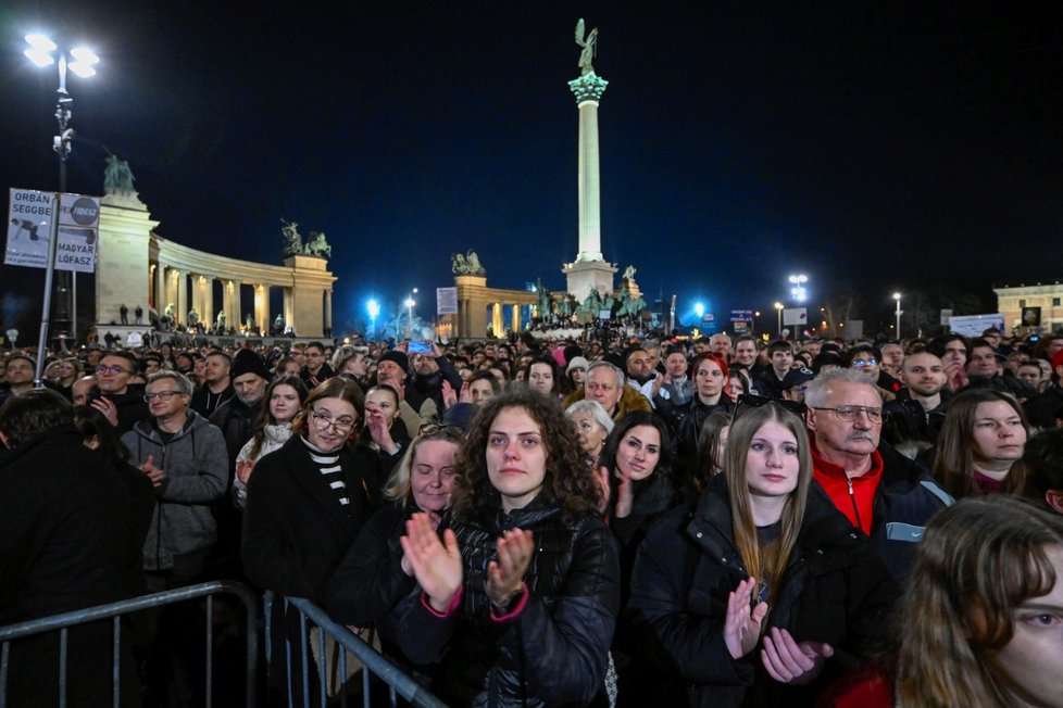 Velká demonstrace v Budapešti kvůli skandálu sexuálního zneužívání (16.2.2024)