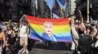 Orbán s rtěnkou v čele národního Pridu. V Maďarsku povolují šrouby, Magyar hájil adopce gay párů Orbán s rtěnkou v čele národního Pridu. V Maďarsku povolují šrouby, Magyar hájil adopce gay párů