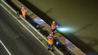 V centru Budapešti se potopila turistická loď. Potvrzeno zatím bylo sedm mrtvých, 19 lidí se pohřešuje