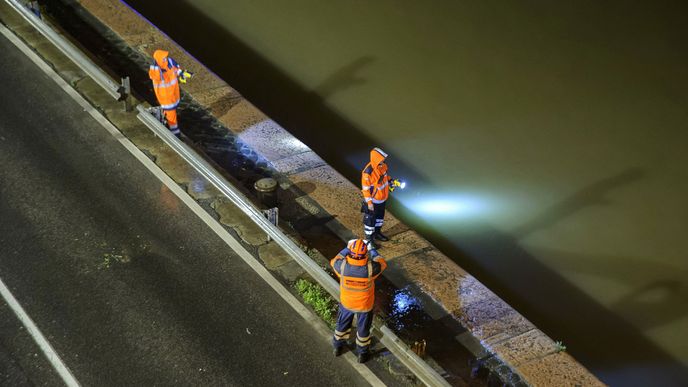 V Budapešti se potopila výletní loď s turisty. Na palubě byly i děti.