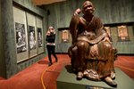 Ve Valdštejnské jízdárně je k vidění výstava Buddha zblízka, která představí myšlenky buddhistického učení