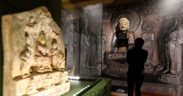Ve Valdštejnské jízdárně je k vidění výstava Buddha zblíska, která představí myšlenky buddhistického učení