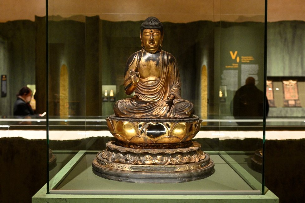 Ve Valdštejnské jízdárně je k vidění výstava Buddha zblízka, která představí myšlenky buddhistického učení